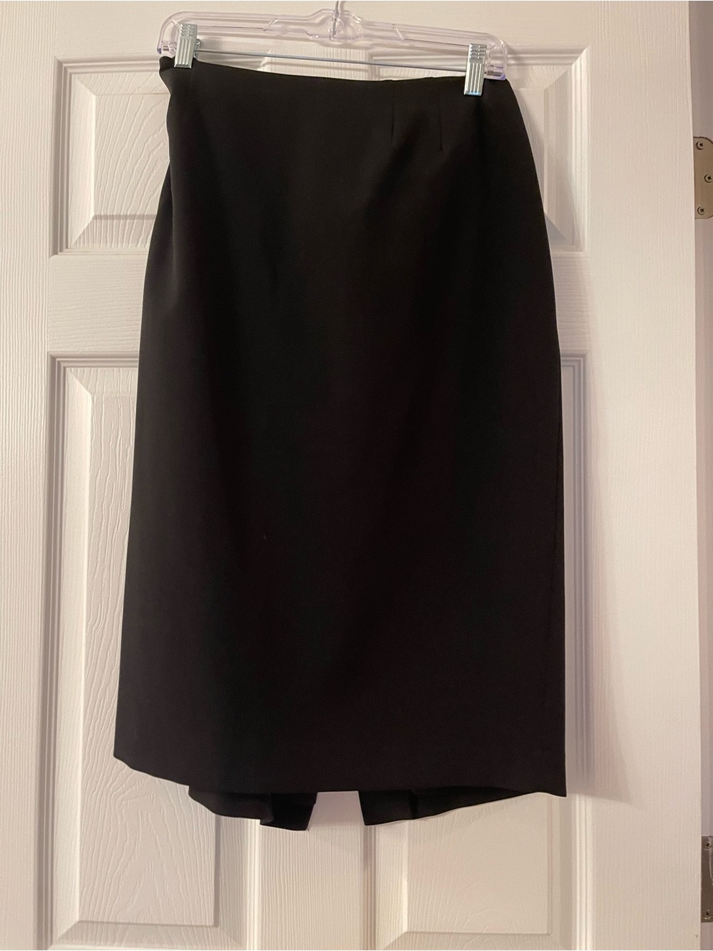 Kasper Classic Black Pencil Skirt - Sleek Professional Style